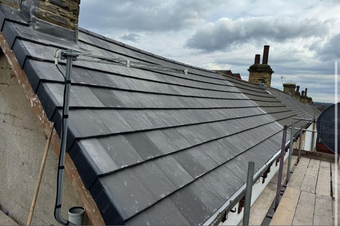 Main header - "Absolute Roofing 24HR"