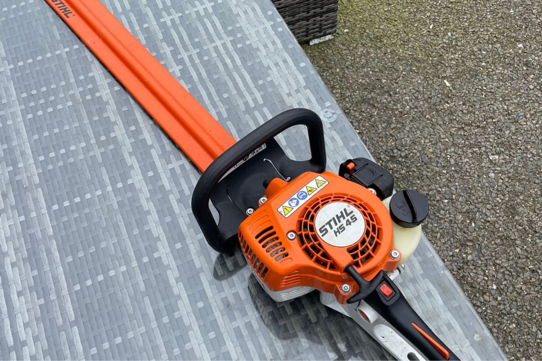 Main header - "Flat Roofs & Gardening Specialists"