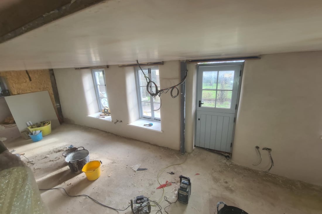 Main header - "SMG PLASTERING"