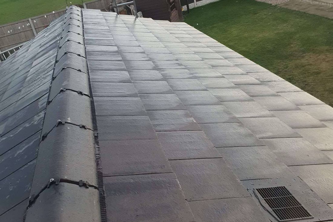 Main header - "LT ROOFING"