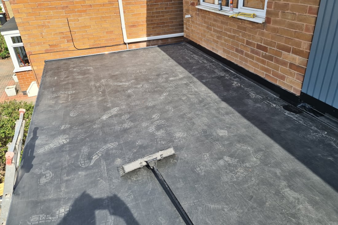 Main header - "SMH Roofing & Plastering Services"