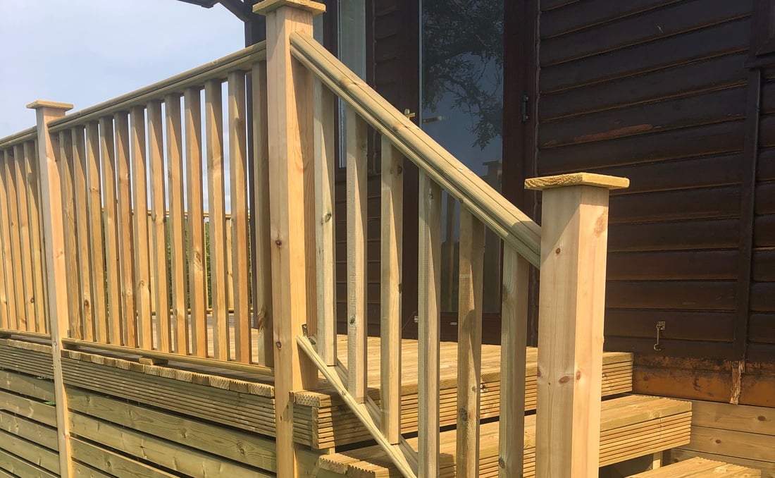 Main header - "Kendal Fencing Decking Structures & Maintenance"