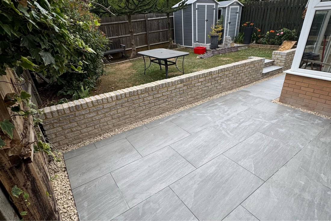 Main header - "Superior Build & Landscape "