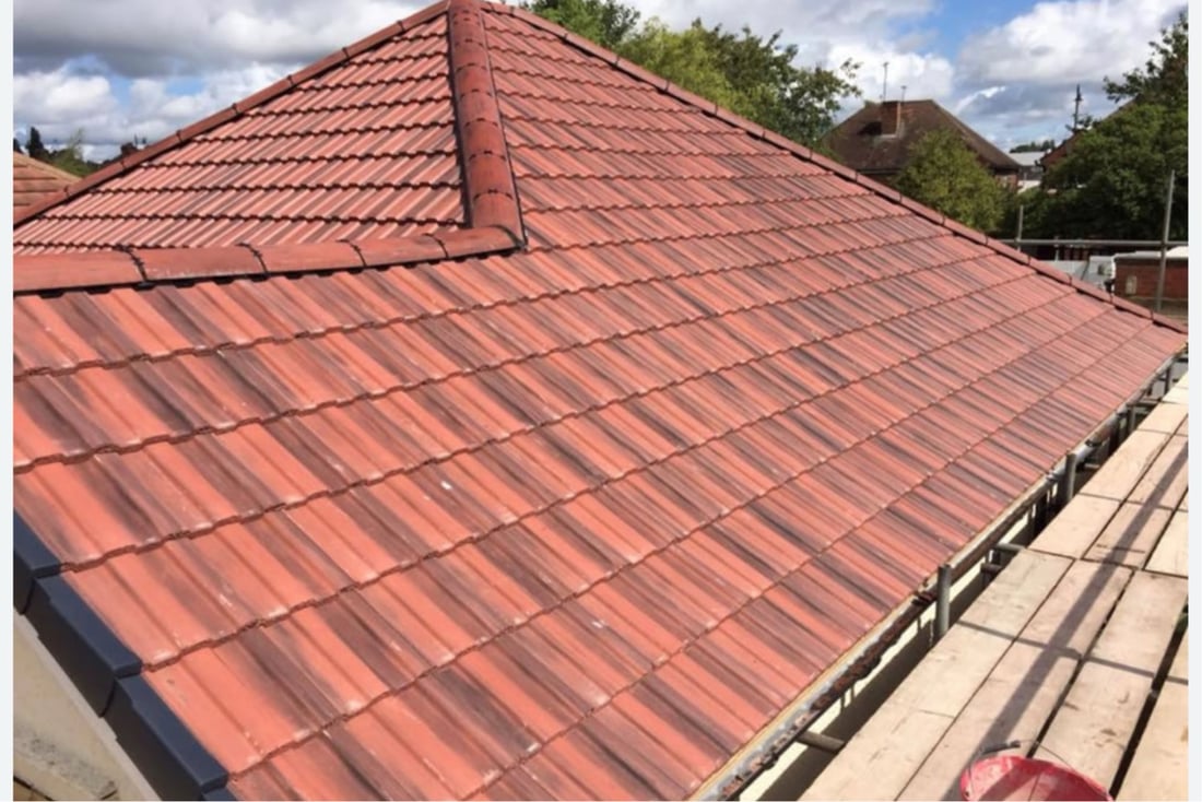 Main header - "Oaktree Roofing Services"