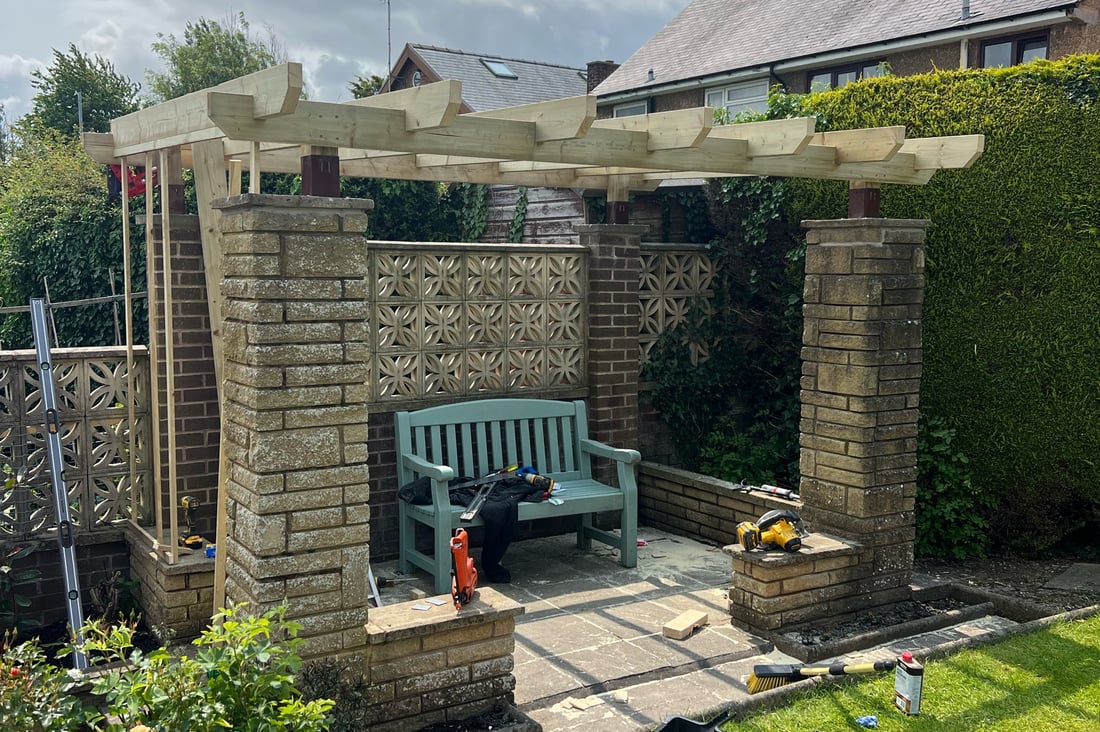 Main header - "LW JOINERY"