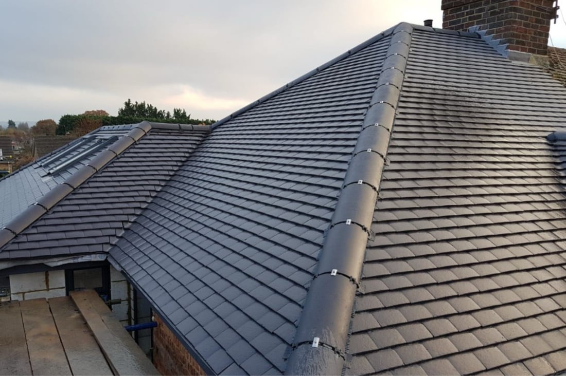 Main header - "TE Roofing Solutions"