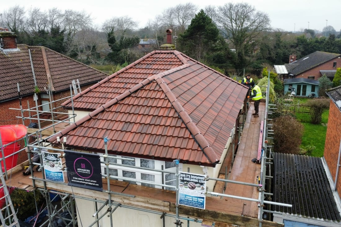 Main header - "Big T\\'s Roofing & Building"