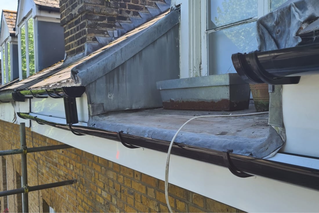 Main header - "Gareth Daniels Flat and Pitched Roofing Services"