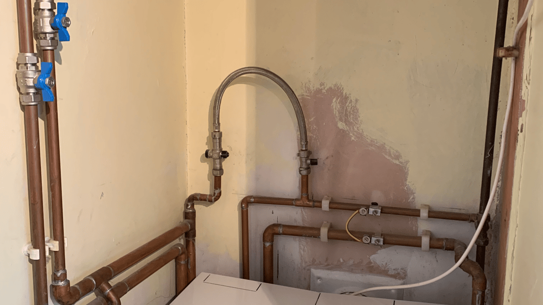 Main header - "j.j.rowe. Plumbing & Heating"