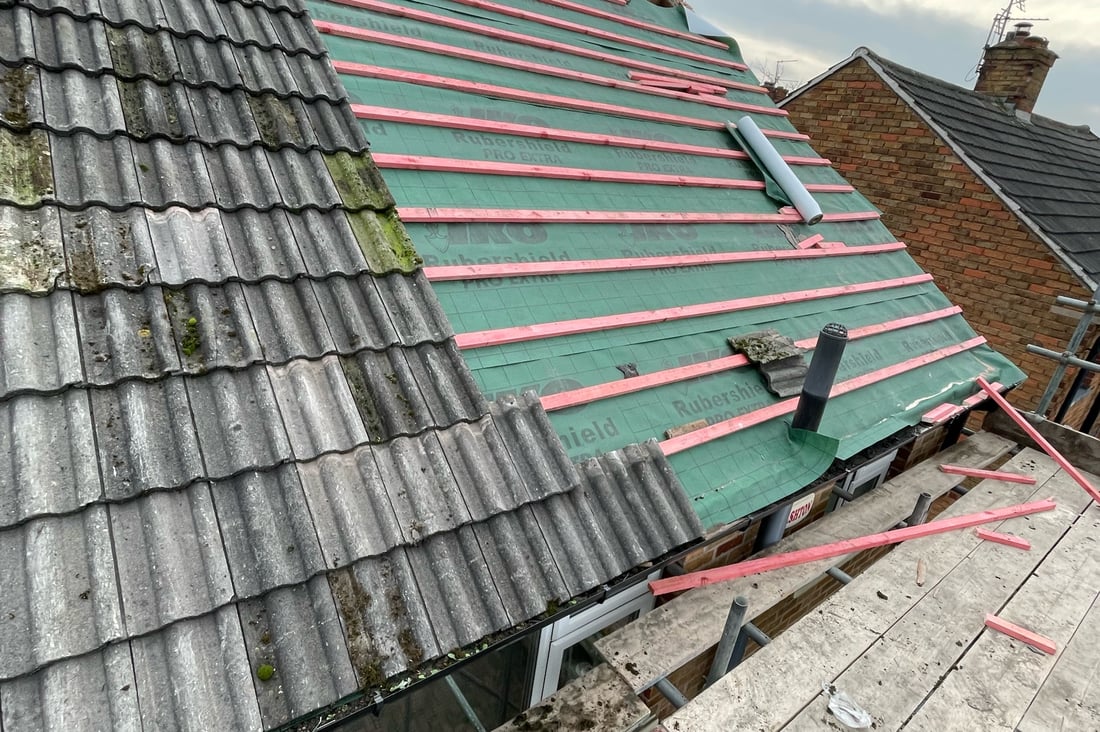 Main header - "365 Roofing Solutions"