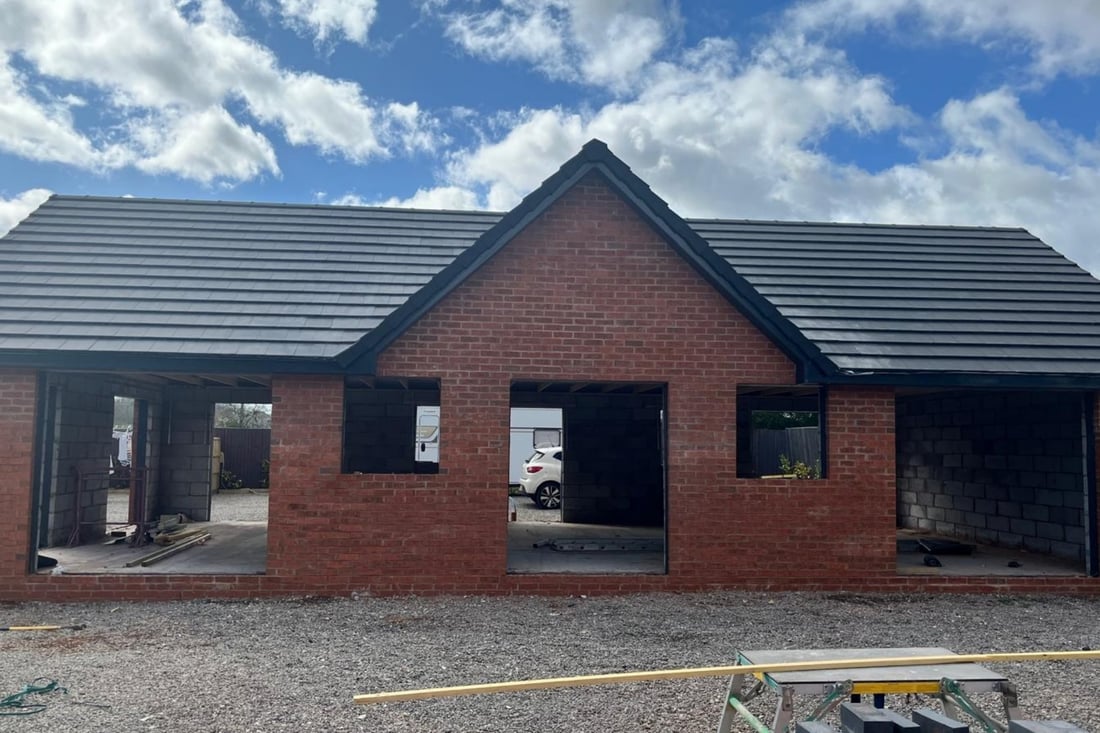 Main header - "Worcester Roofing And Driveways"