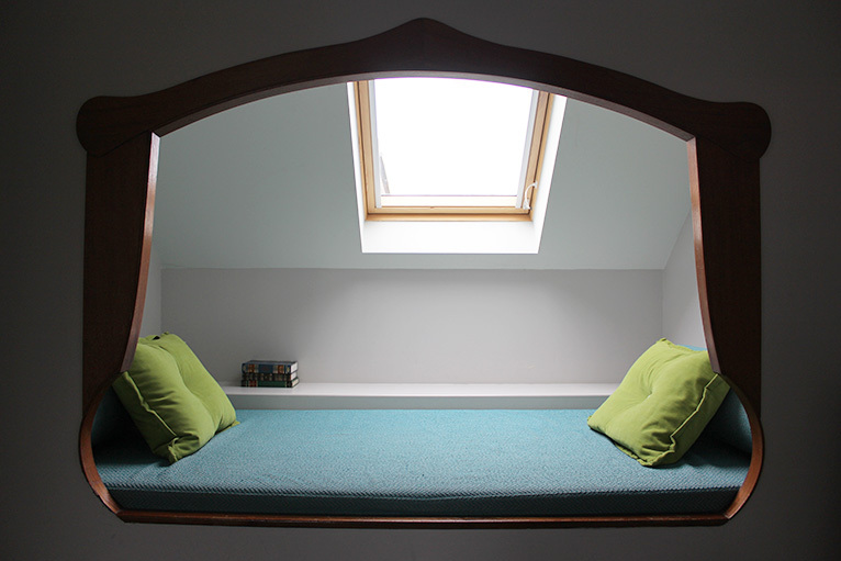 Cosy alcove through an archway in a wall