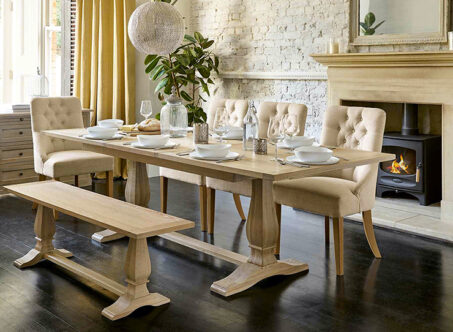Picture of a dining room 