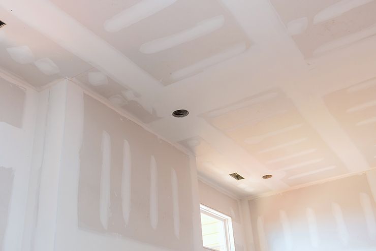 Picture of a ceiling and walls in the process of being plastered and renovated
