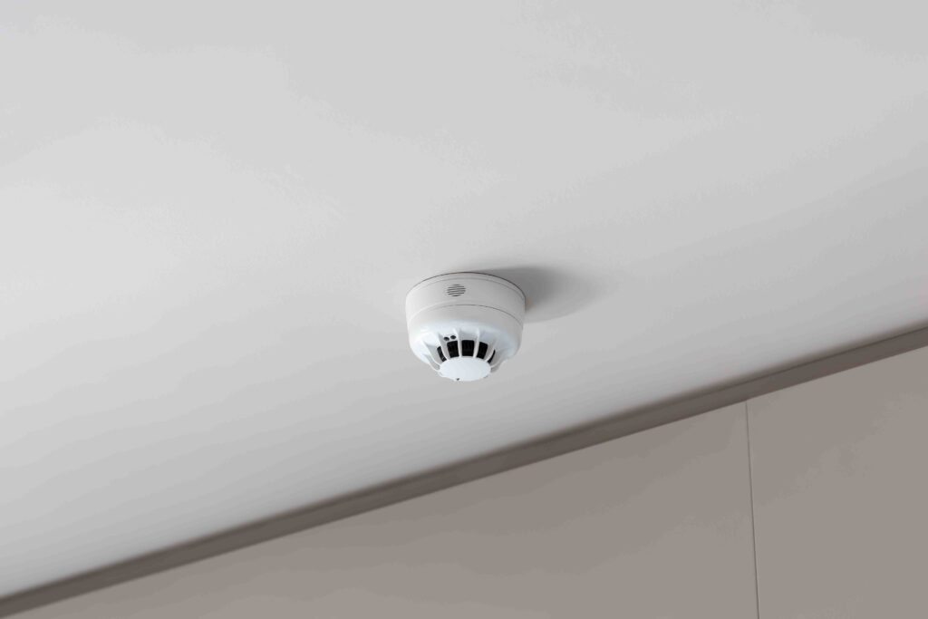Picture of a smoke detector on a ceiling