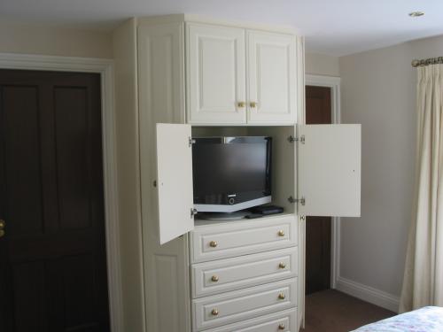 Kevandy Kitchens & Bedrooms gallery image 3