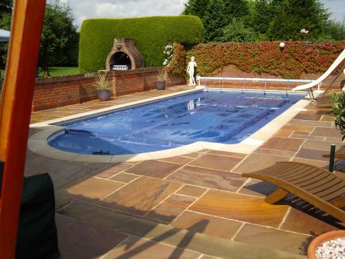 Tomley Paving Landscaping gallery image 1