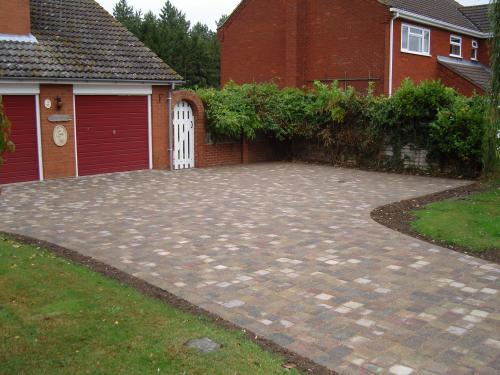 Tomley Paving Landscaping gallery image 4