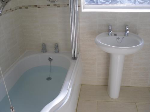 unique kitchens and bathrooms gallery image 2