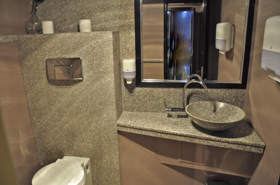 AMO LUXURY BATHROOMS LTD gallery image 3