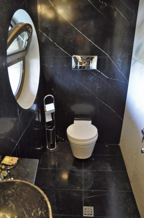 AMO LUXURY BATHROOMS LTD gallery image 4