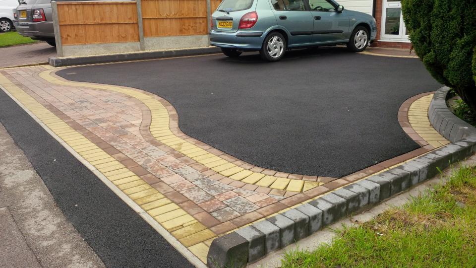 Oakleaf Landscapes & Driveway Specialist gallery image 1