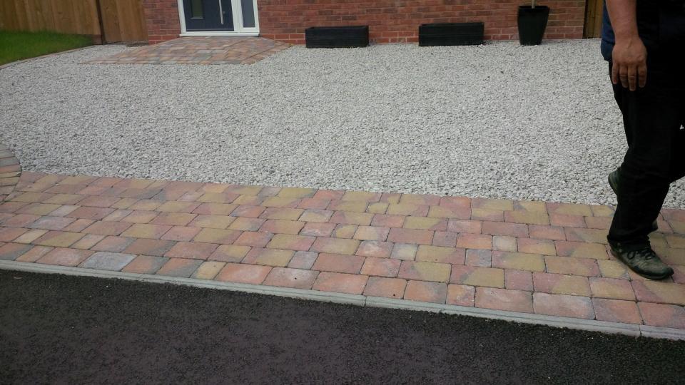 Oakleaf Landscapes & Driveway Specialist gallery image 2
