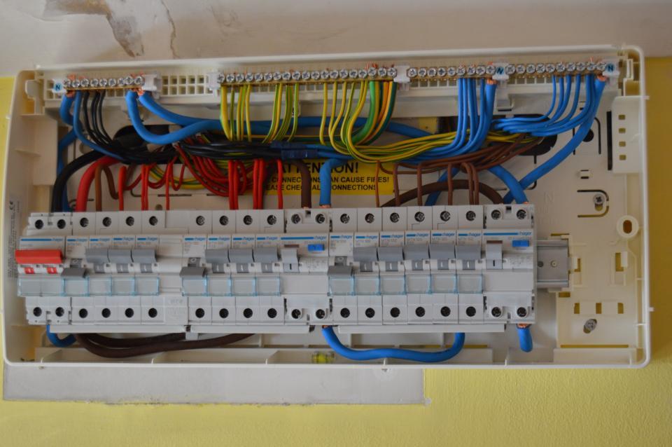 WCS ELECTRICAL CONTRACTORS LTD gallery image 2