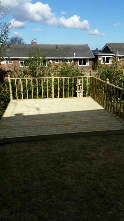 HILLSIDE FENCING AND DECKING gallery image 1
