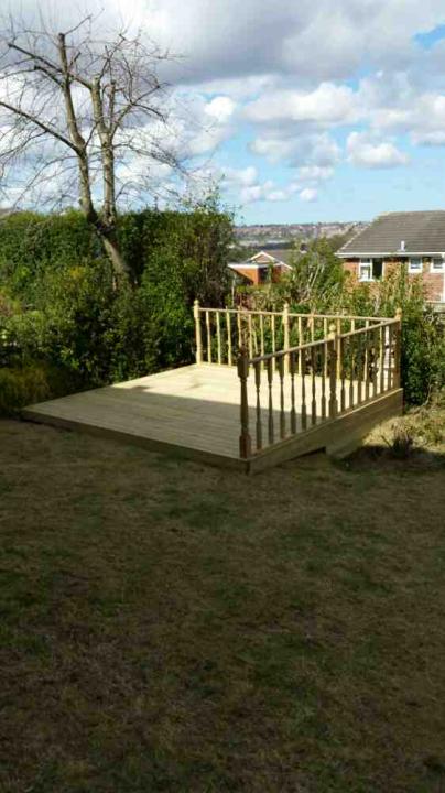 HILLSIDE FENCING AND DECKING gallery image 2